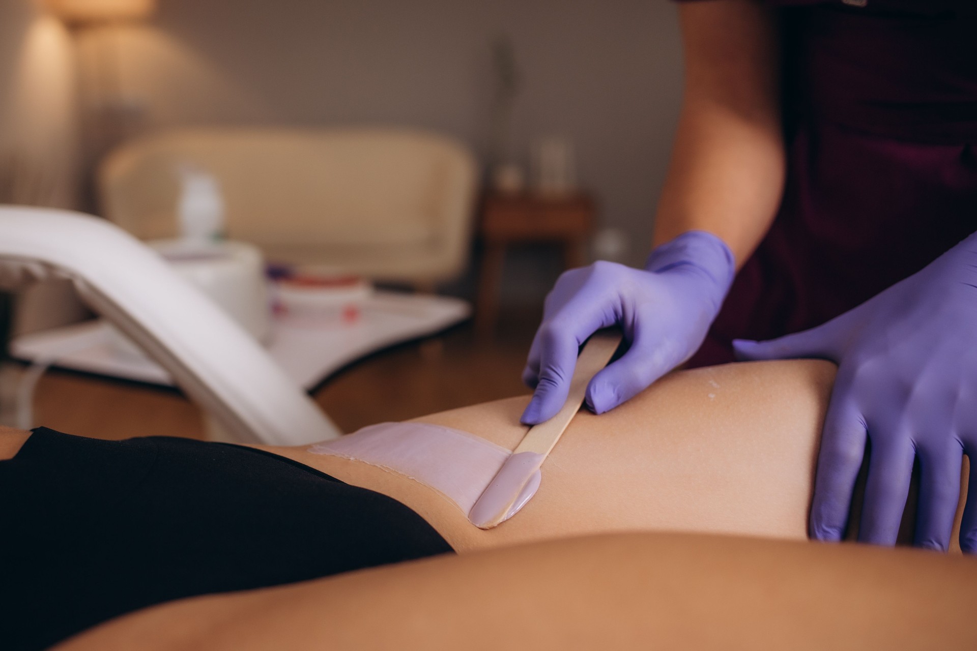 Female waxer practicing skills 